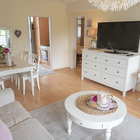 Schwalbennest - Hundefreundlich, Sauna, Pool, Dachterrasse, See & Natur Apartment Moehnesee