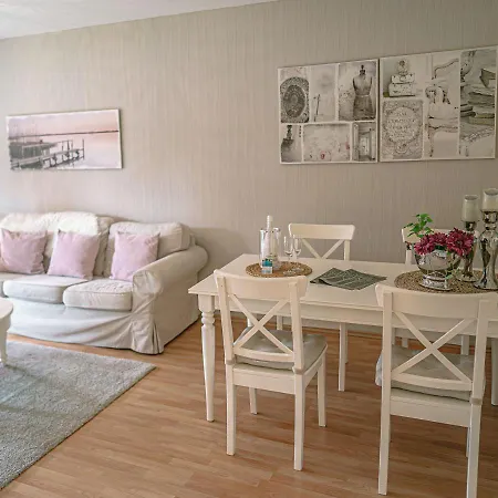 Apartment Schwalbennest - Hundefreundlich, Sauna, Pool, Dachterrasse, See & Natur Moehnesee