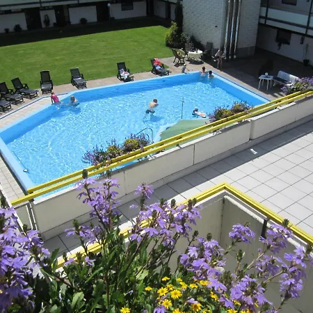 Apartment Schwalbennest - Hundefreundlich, Sauna, Pool, Dachterrasse, See & Natur Moehnesee